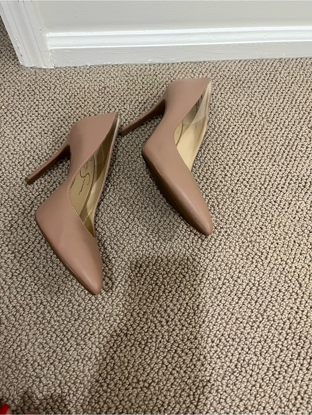 Like new! Classic Pointed-Toe High Heel Pumps in Nude - Picture 10 of 12